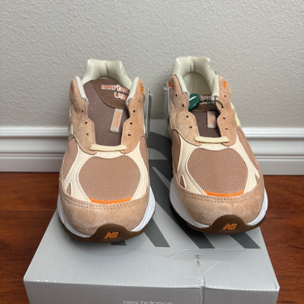 New Balance 990v3 MiUSA size? Exclusive Orange Cream Size 11 - Picture 2 of 10